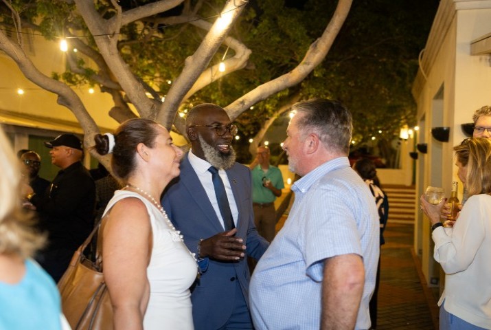 Gezellig samenzijn met ambassadeurs