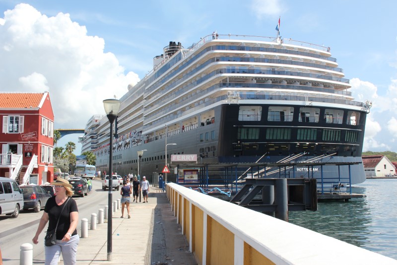 Toeristen over water Cruise