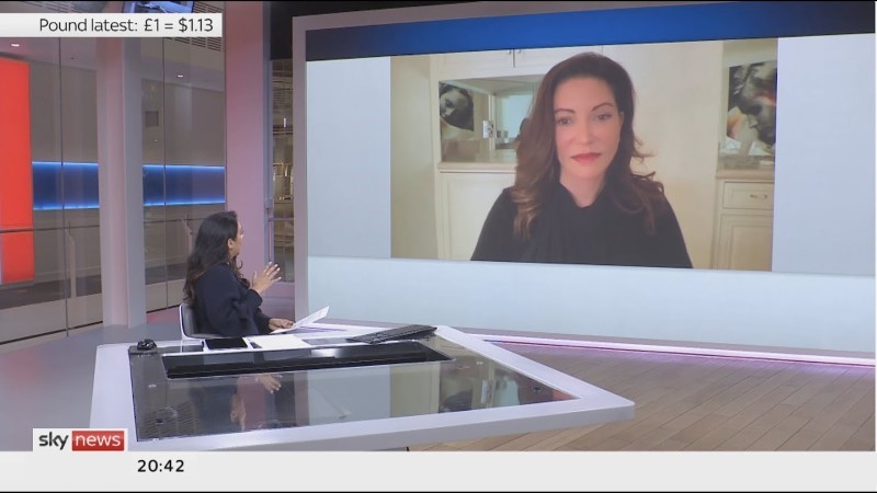 F01 Nina Ansary op tv